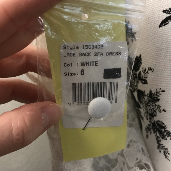 Bardot lace back top with puff skirt and pockets. - Picture 7 of 7